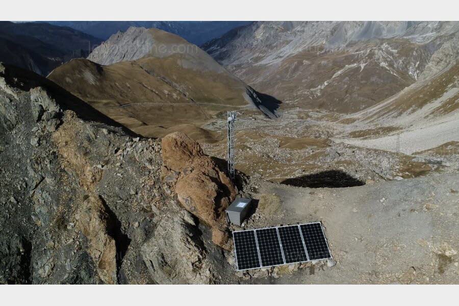 Système solaire autonome pour relai télécom à très haute altitude